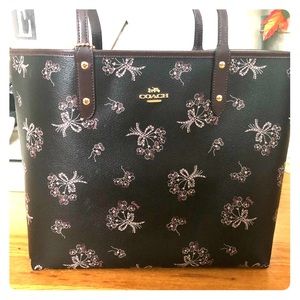🎀Coach Ribbon Bouquet Print Reversible City Tote